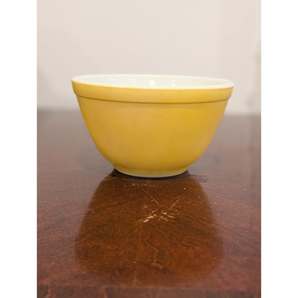 Vintage Pyrex Primary Yellow Mixing Bowl #401 — 1.5 Pint